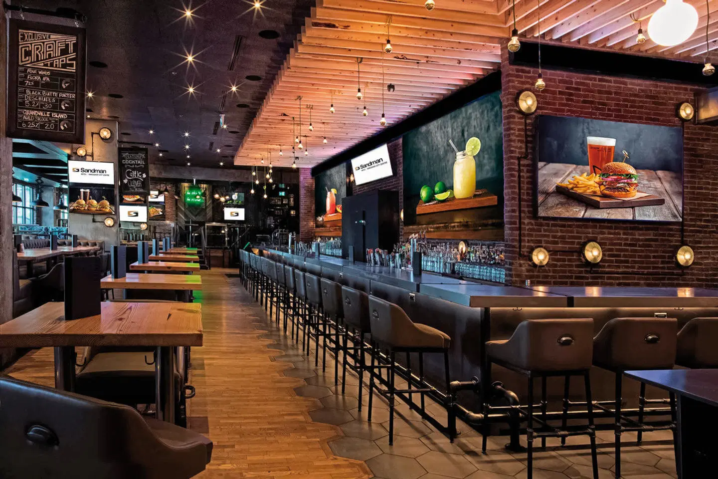 Sandman Signature Vancouver Downtown Hotel Bar