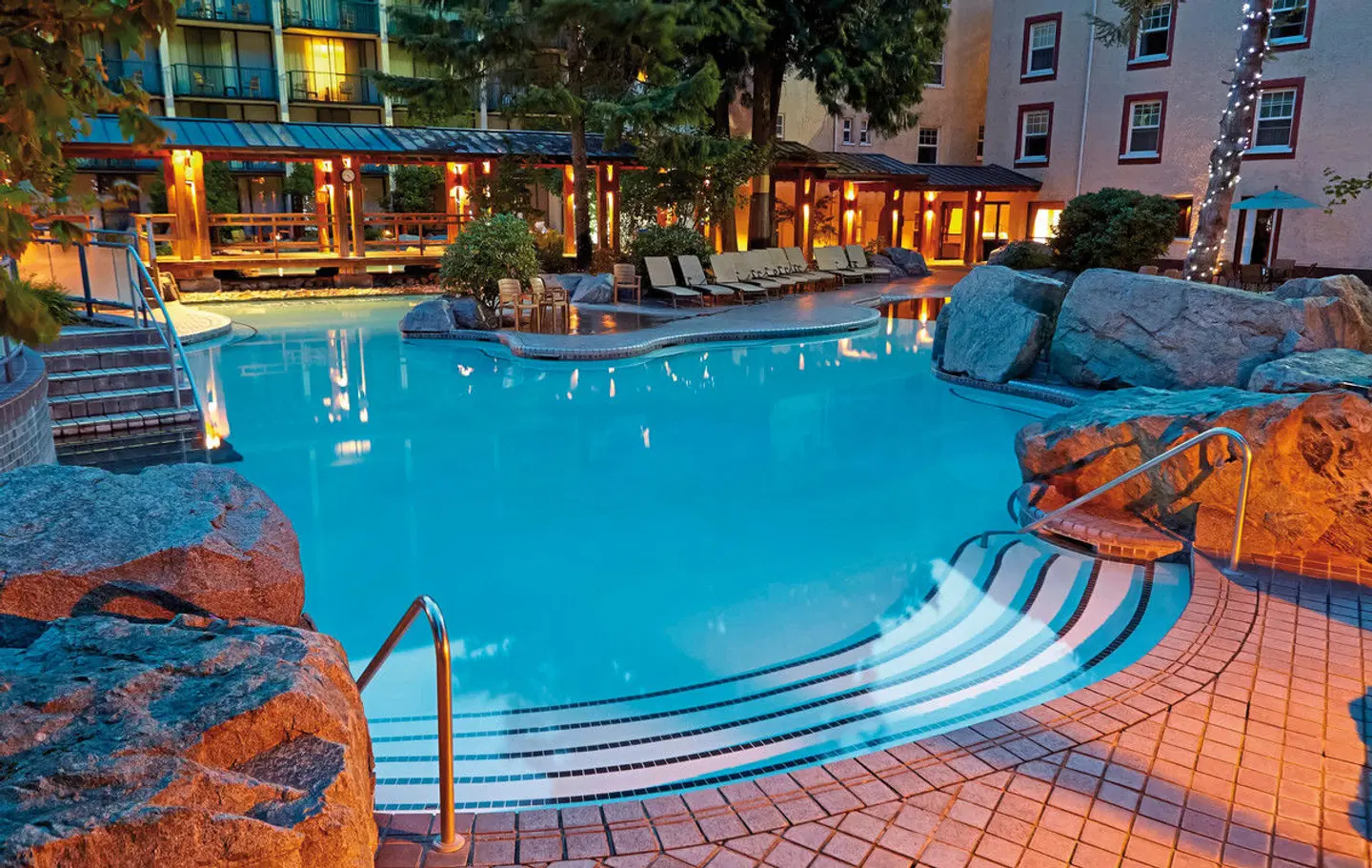 Harrison Hot Springs Resort & Spa OUTDOOR_POOL
