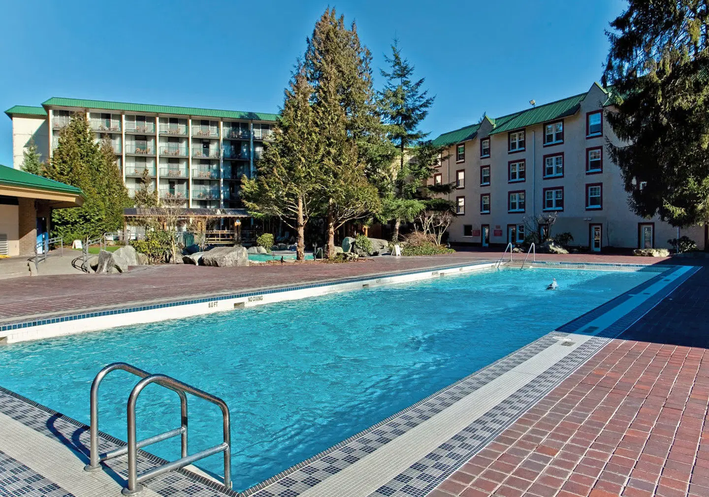 Harrison Hot Springs Resort & Spa OUTDOOR_POOL