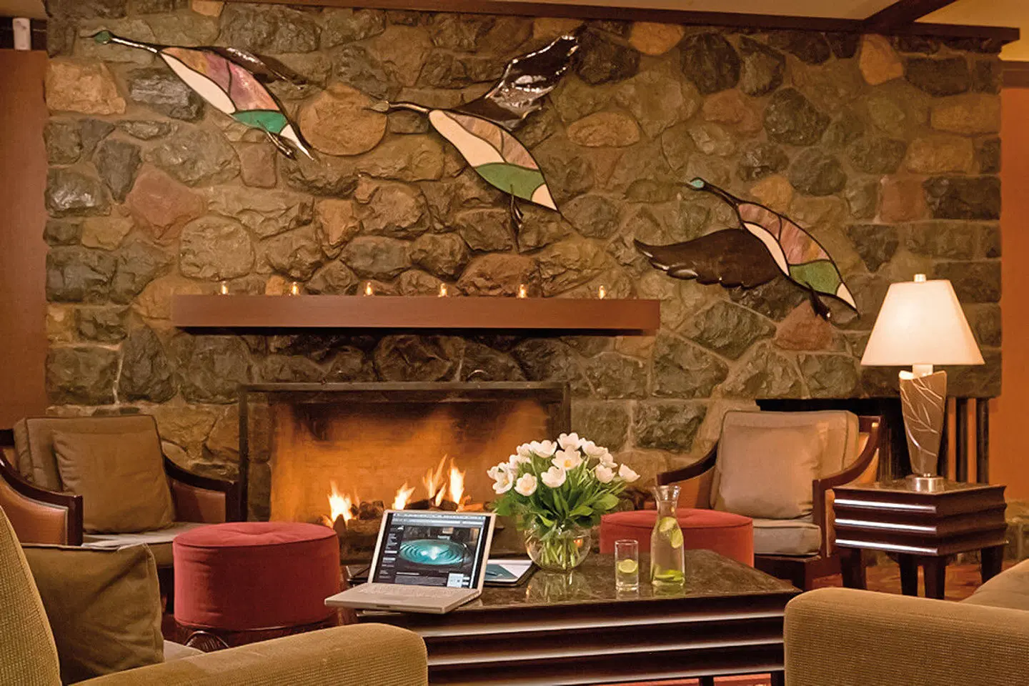 Harrison Hot Springs Resort & Spa LOUNGE_LOBBY