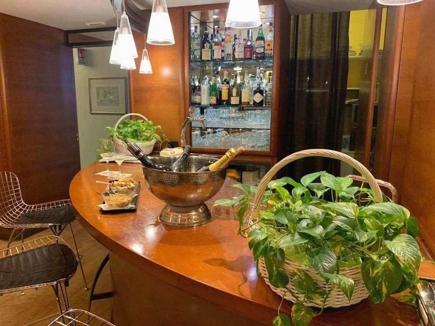 Carlton Bar