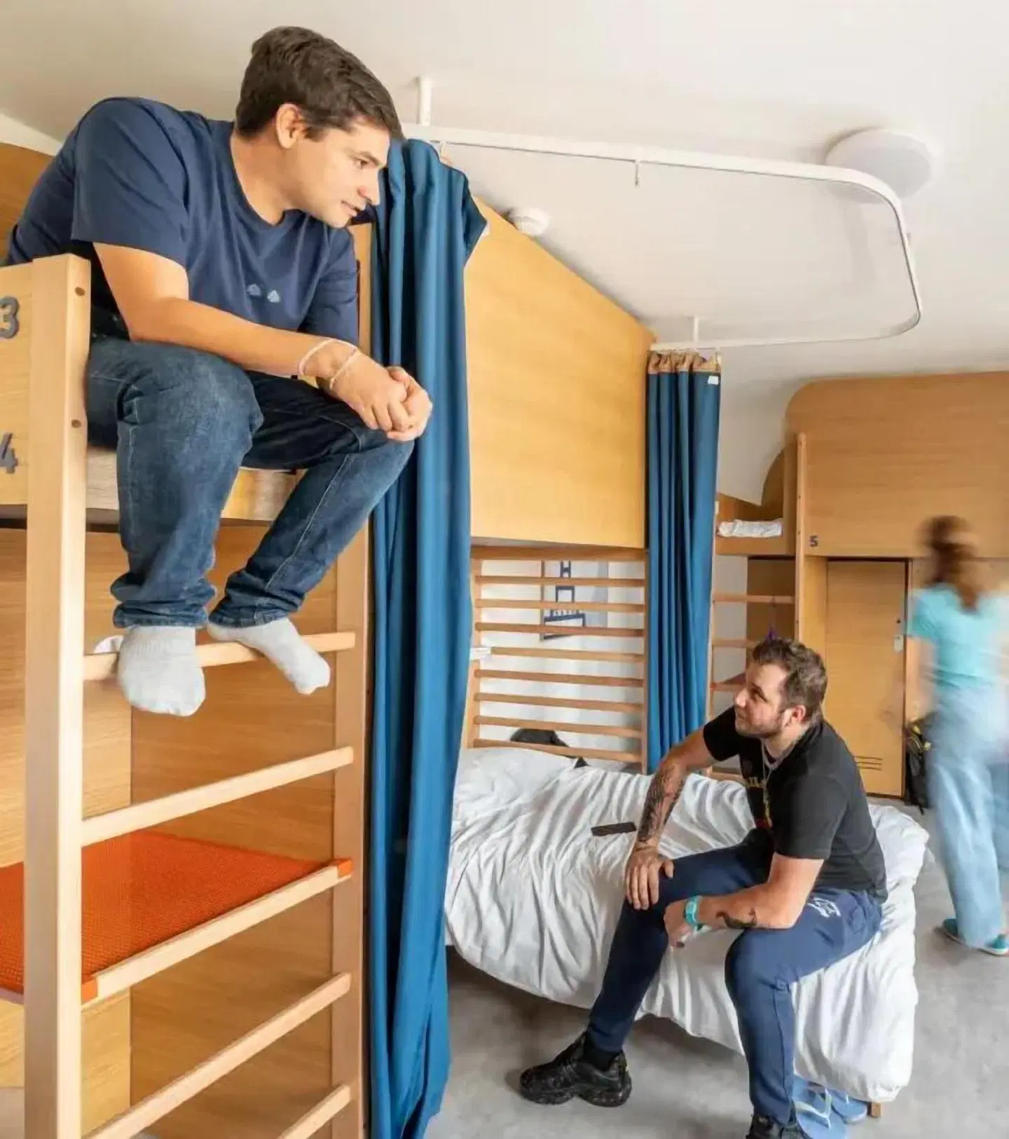 UCPA SPORT STATION HOSTEL PARIS PEOPLE