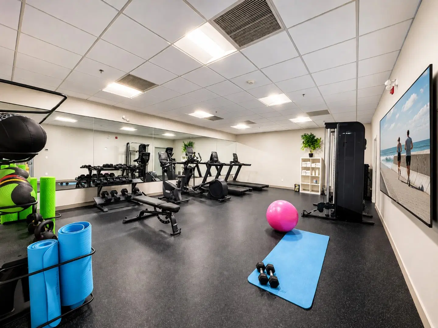 Atrium Hotel Vancouver SPORTS_AND_LEISURE