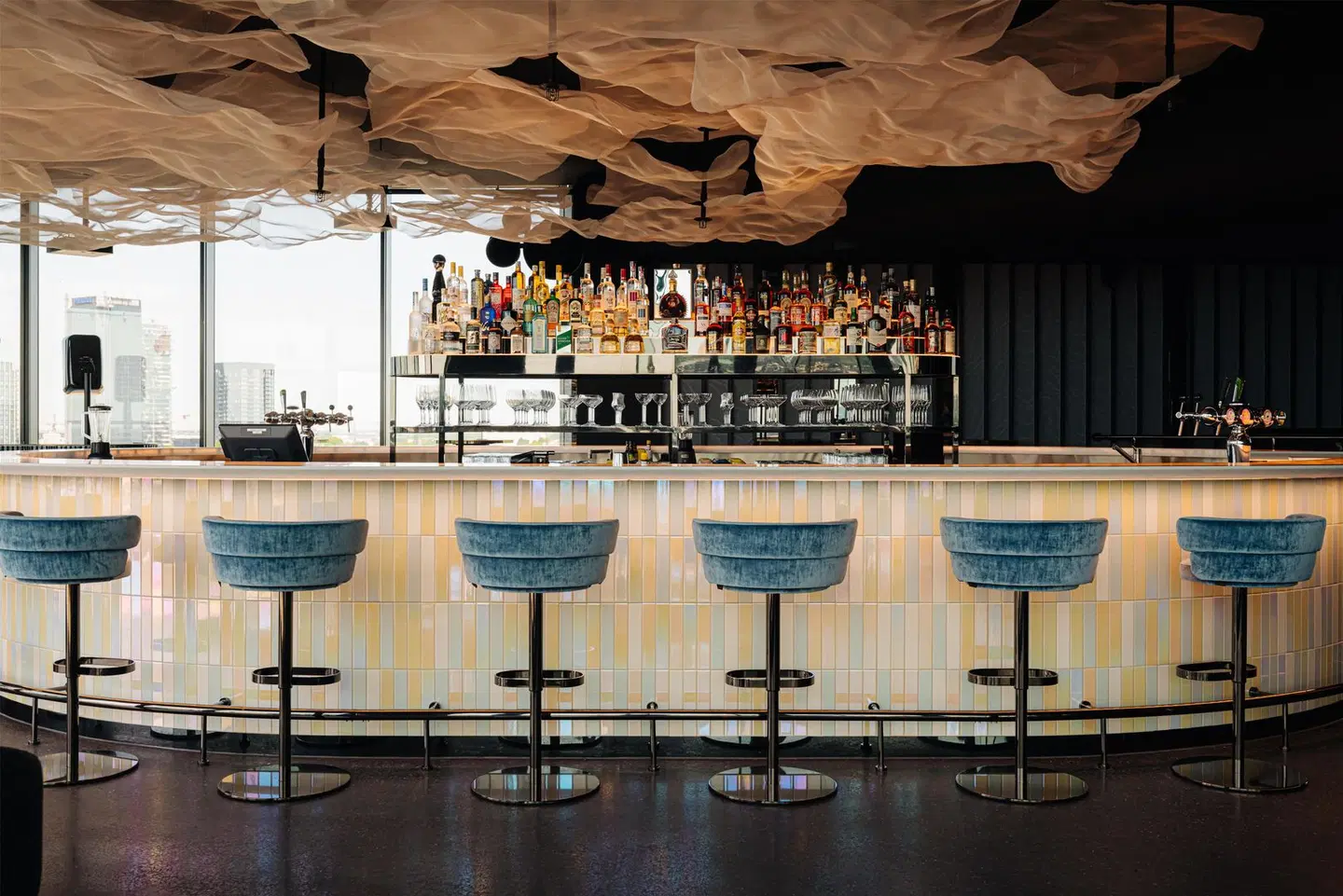 DoubleTree by Hilton Amsterdam Centraal Station Bar