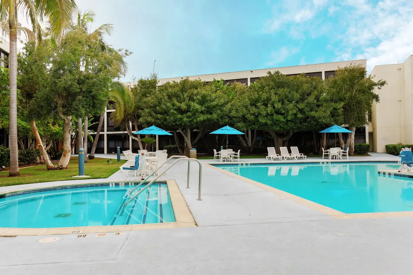 Four Points by Sheraton San Diego OUTDOOR_POOL