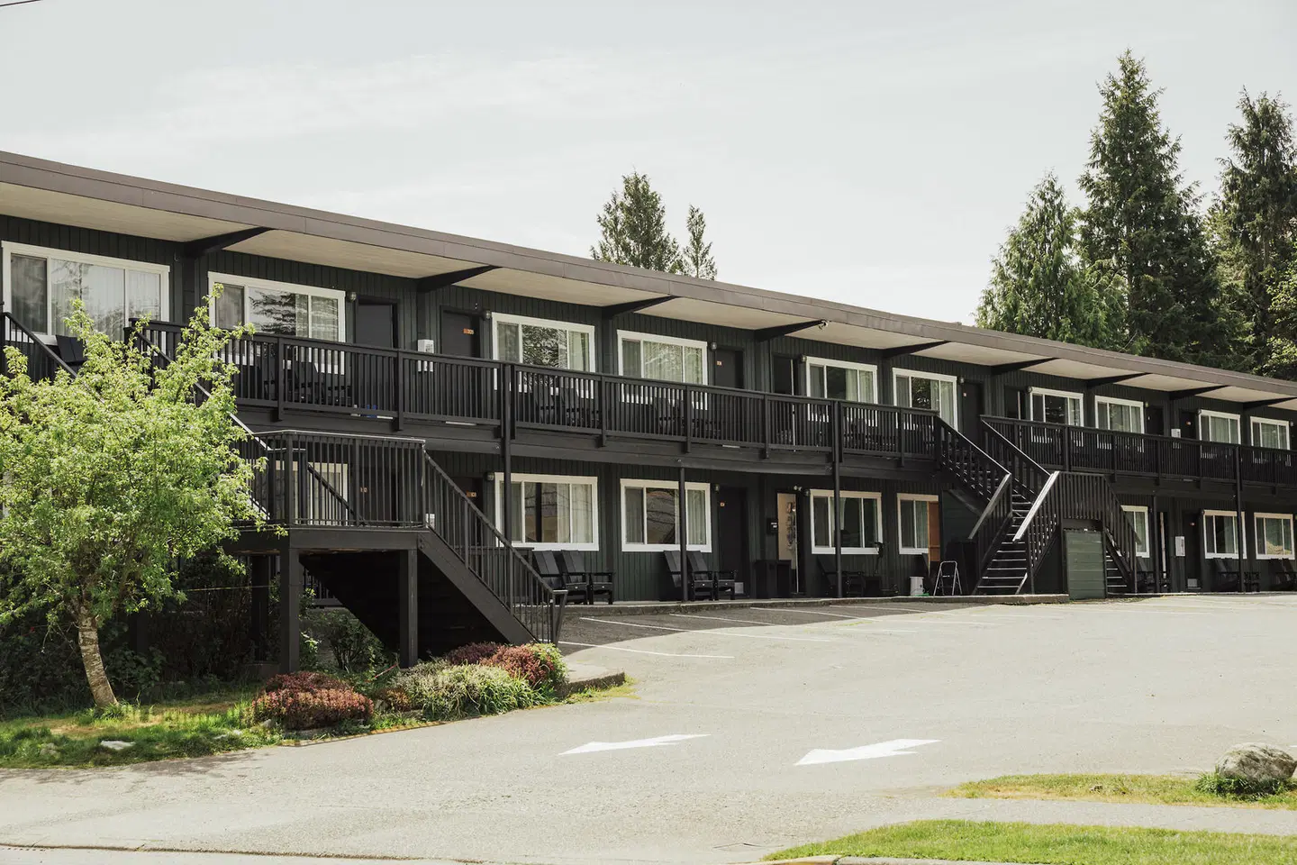 Ucluelet Wildwood Inn EXTERIOR