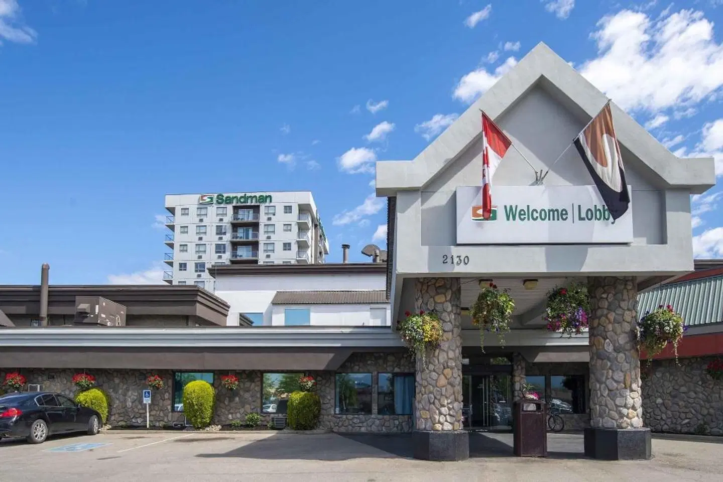 Sandman Hotel & Suites Kelowna EXTERIOR
