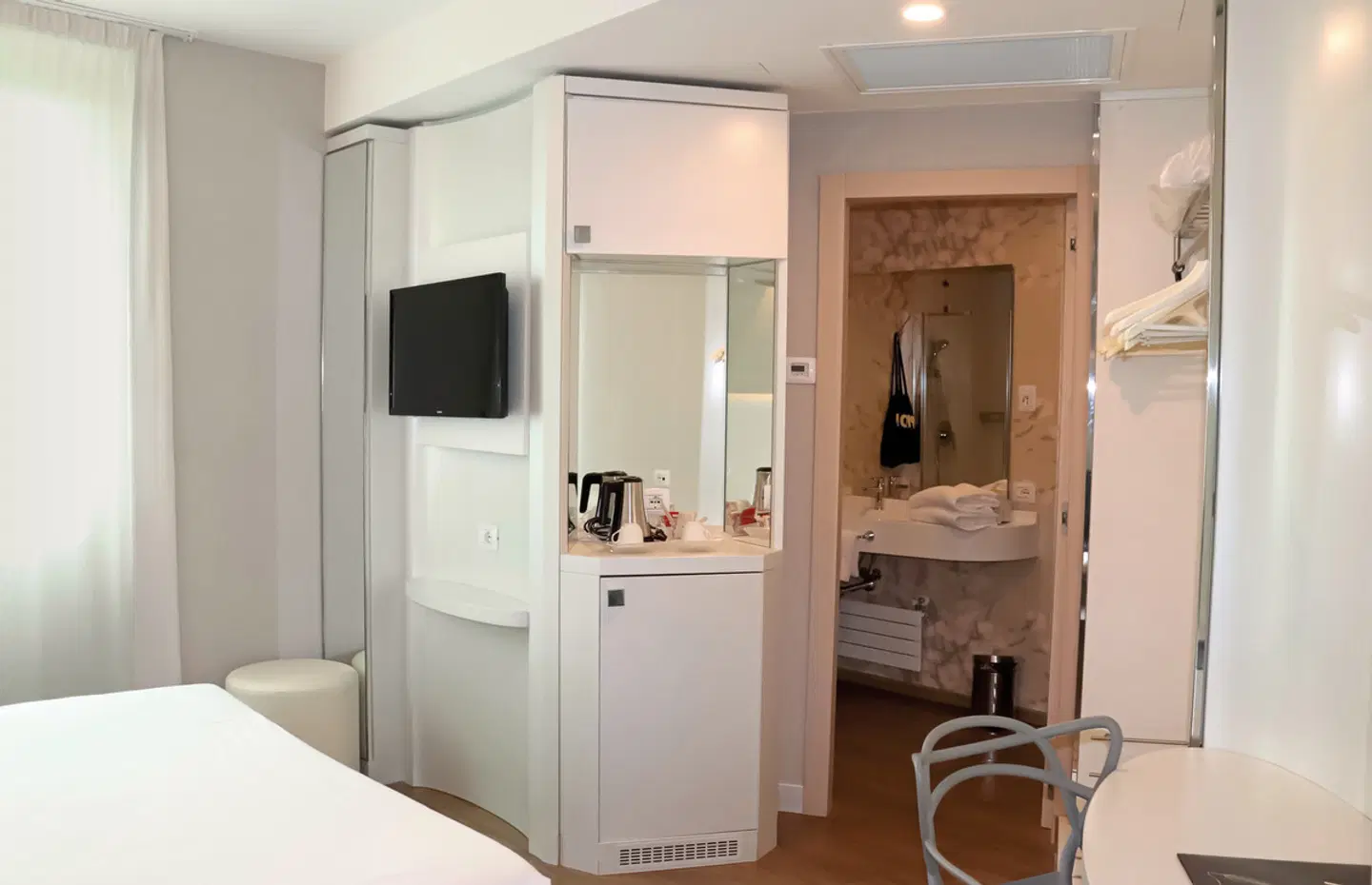 Ark Hotel ROOM_EXAMPLE