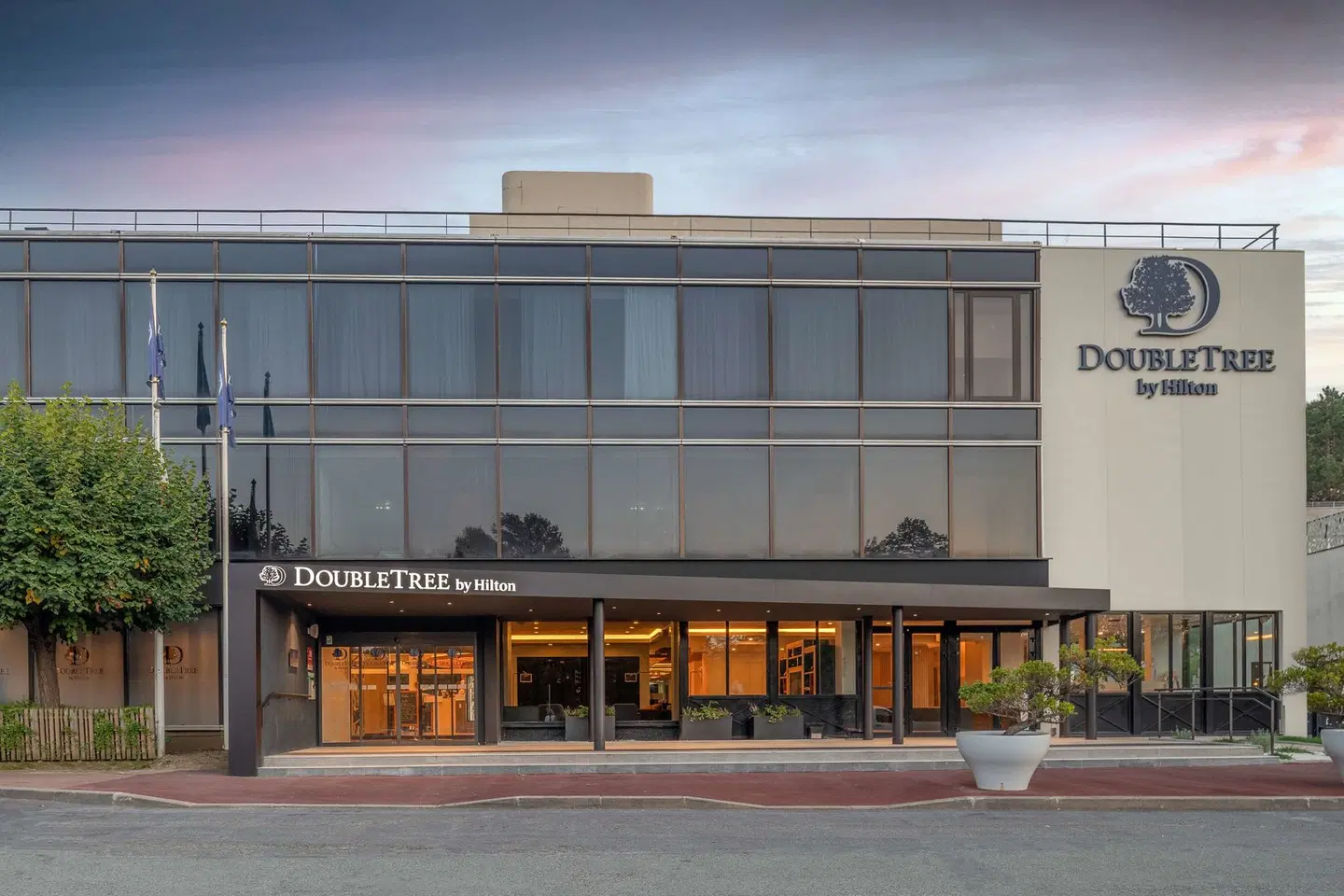 DoubleTree by Hilton Paris Bougival EXTERIOR