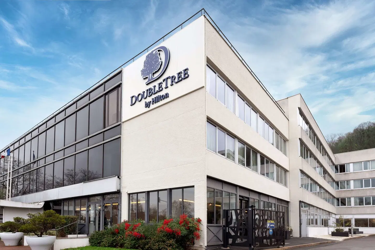 DoubleTree by Hilton Paris Bougival EXTERIOR