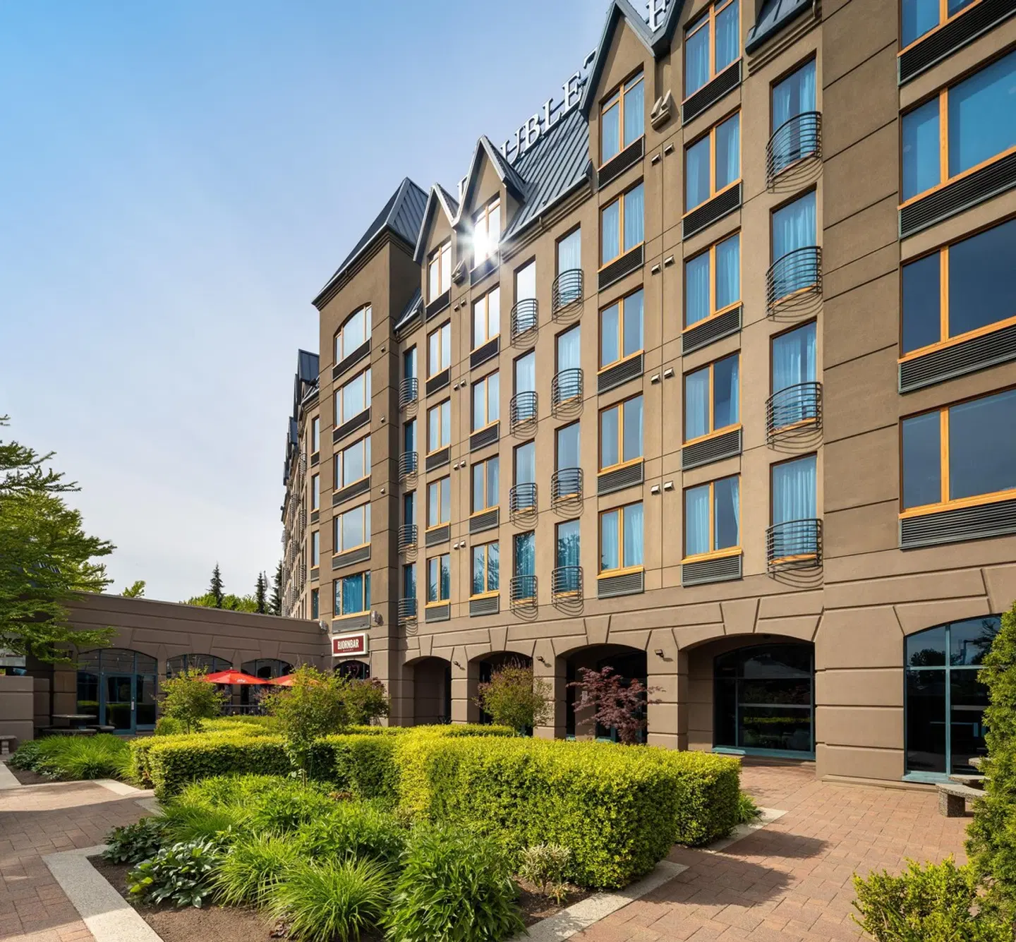 DoubleTree by Hilton North Vancouver EXTERIOR