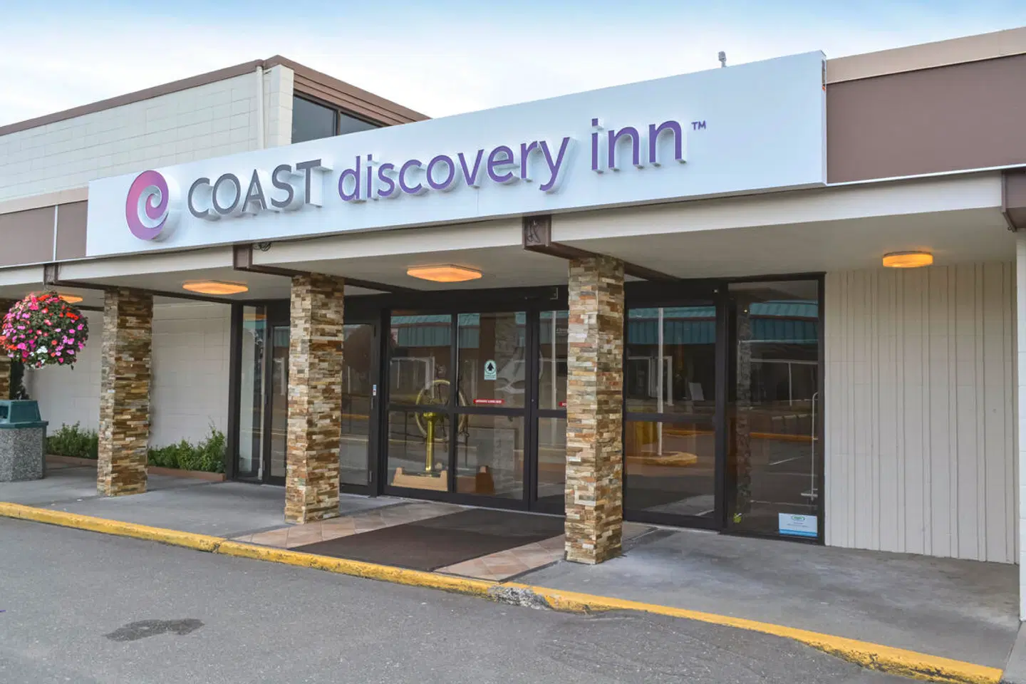 Coast Discovery Inn EXTERIOR