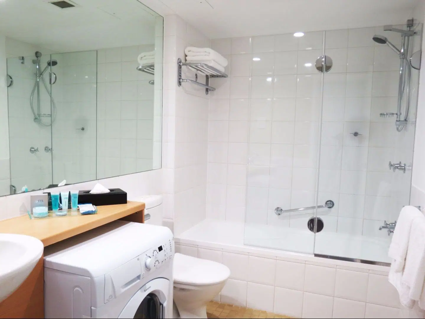 Parramatta Waldorf Apartment Badezimmer