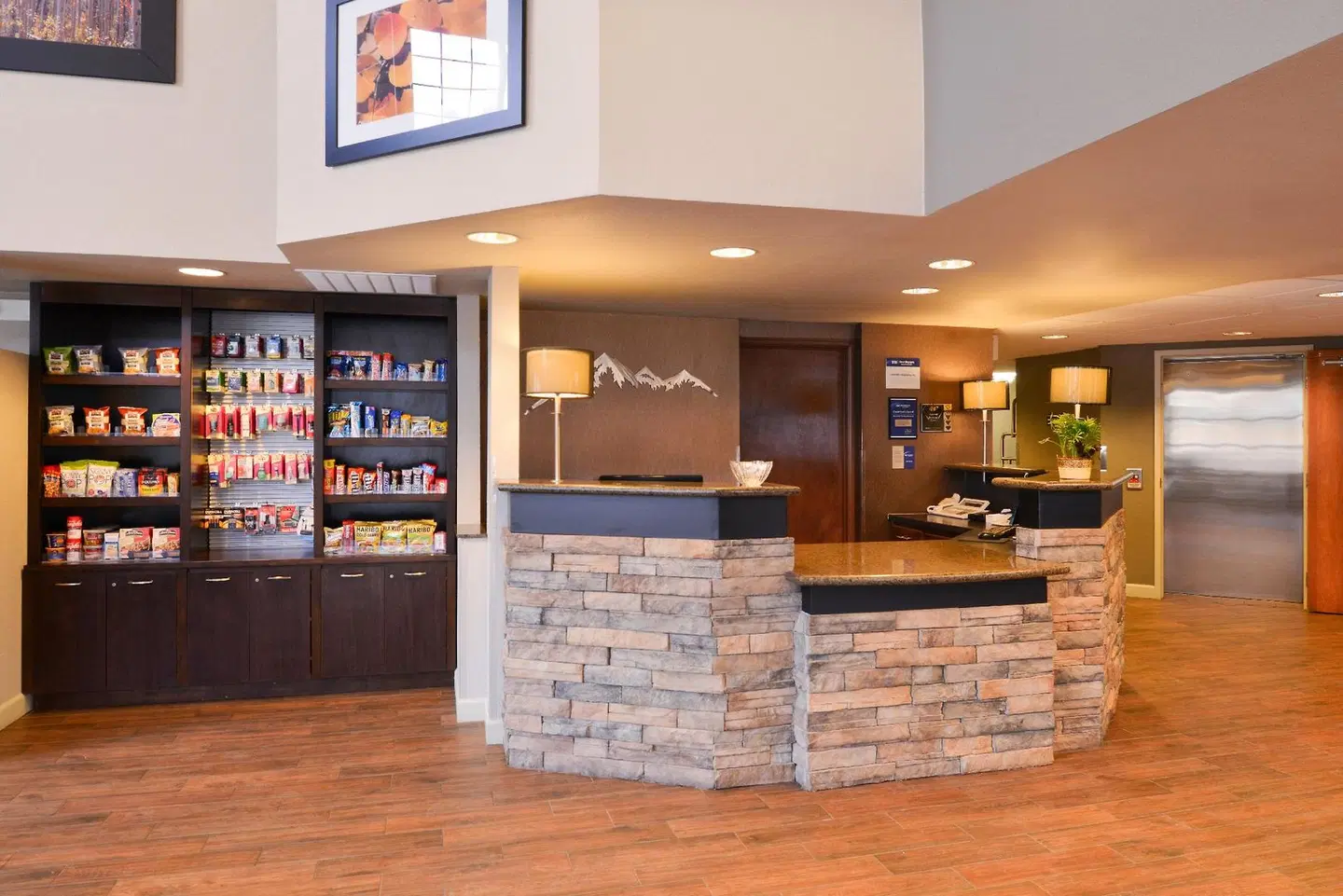 Best Western Plus Peak Vista Inn & Suites Bar
