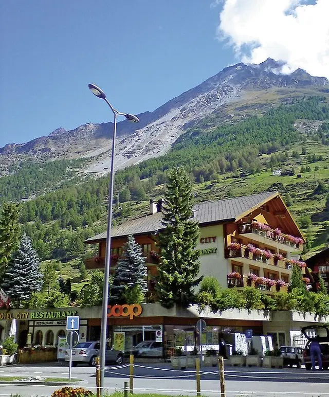 Hotel City EXTERIOR