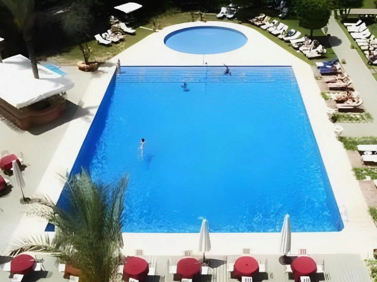 El Andalous OUTDOOR_POOL