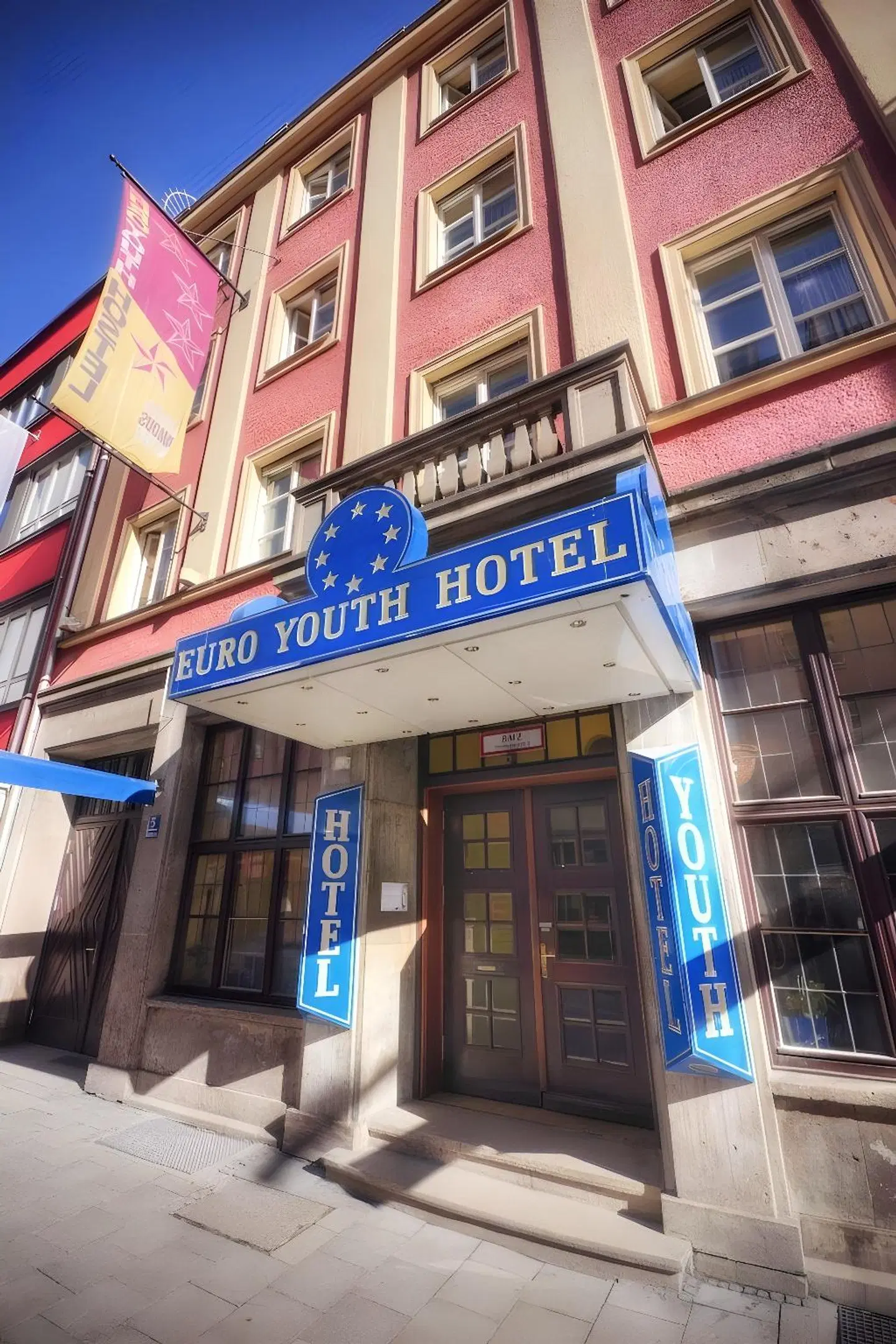 Euro Youth EXTERIOR
