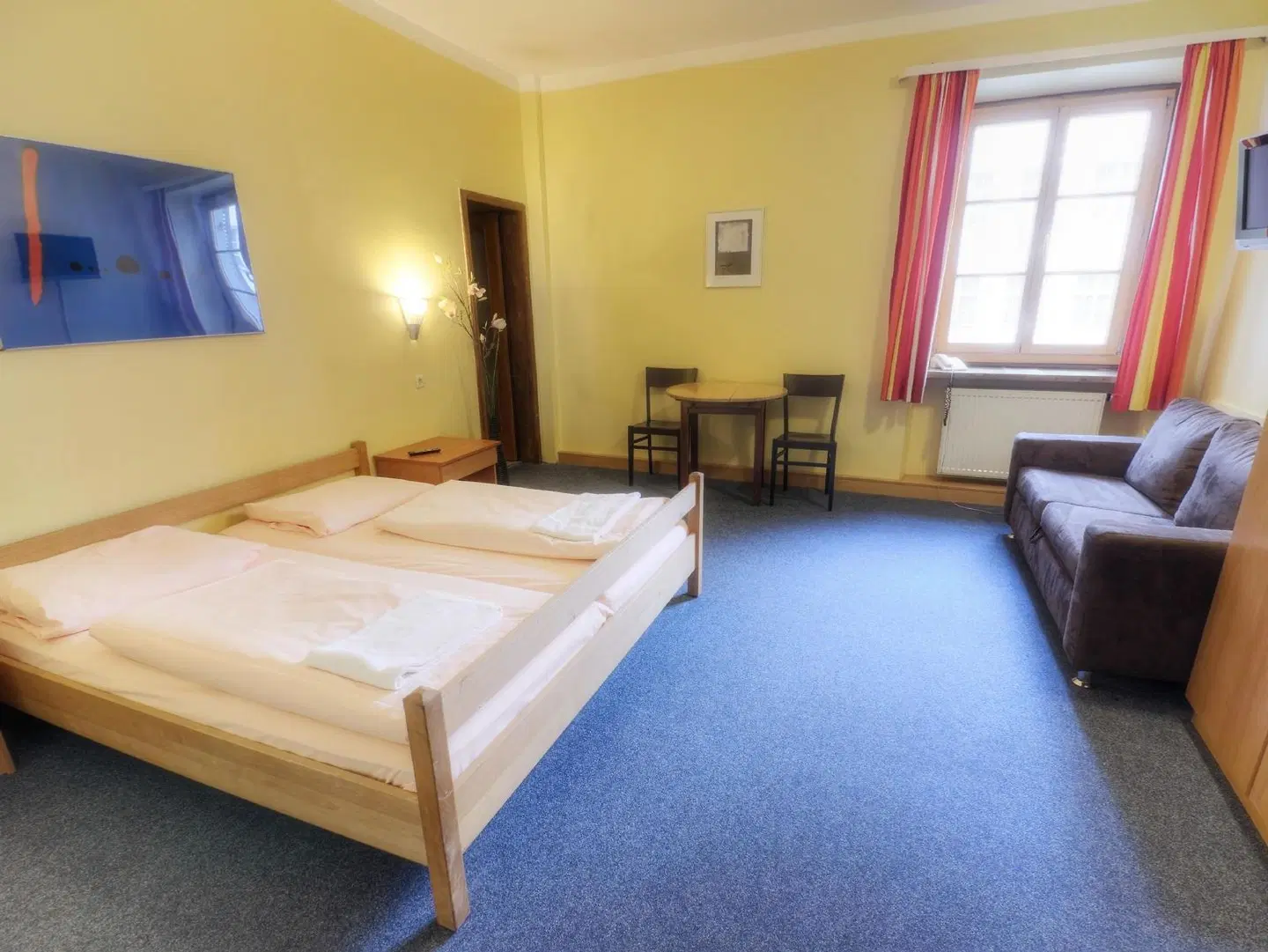 Euro Youth ROOM_EXAMPLE