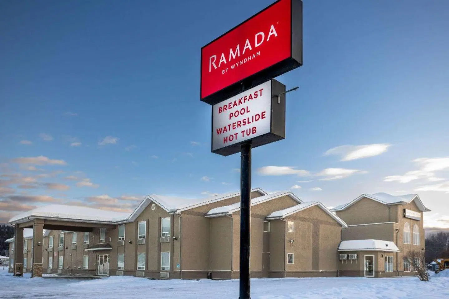 Super 8 by Wyndham Cranbrook EXTERIOR