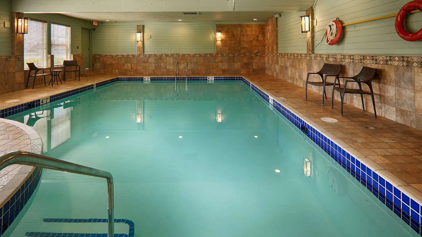 Best Western Plus Langley Inn Hallenbad