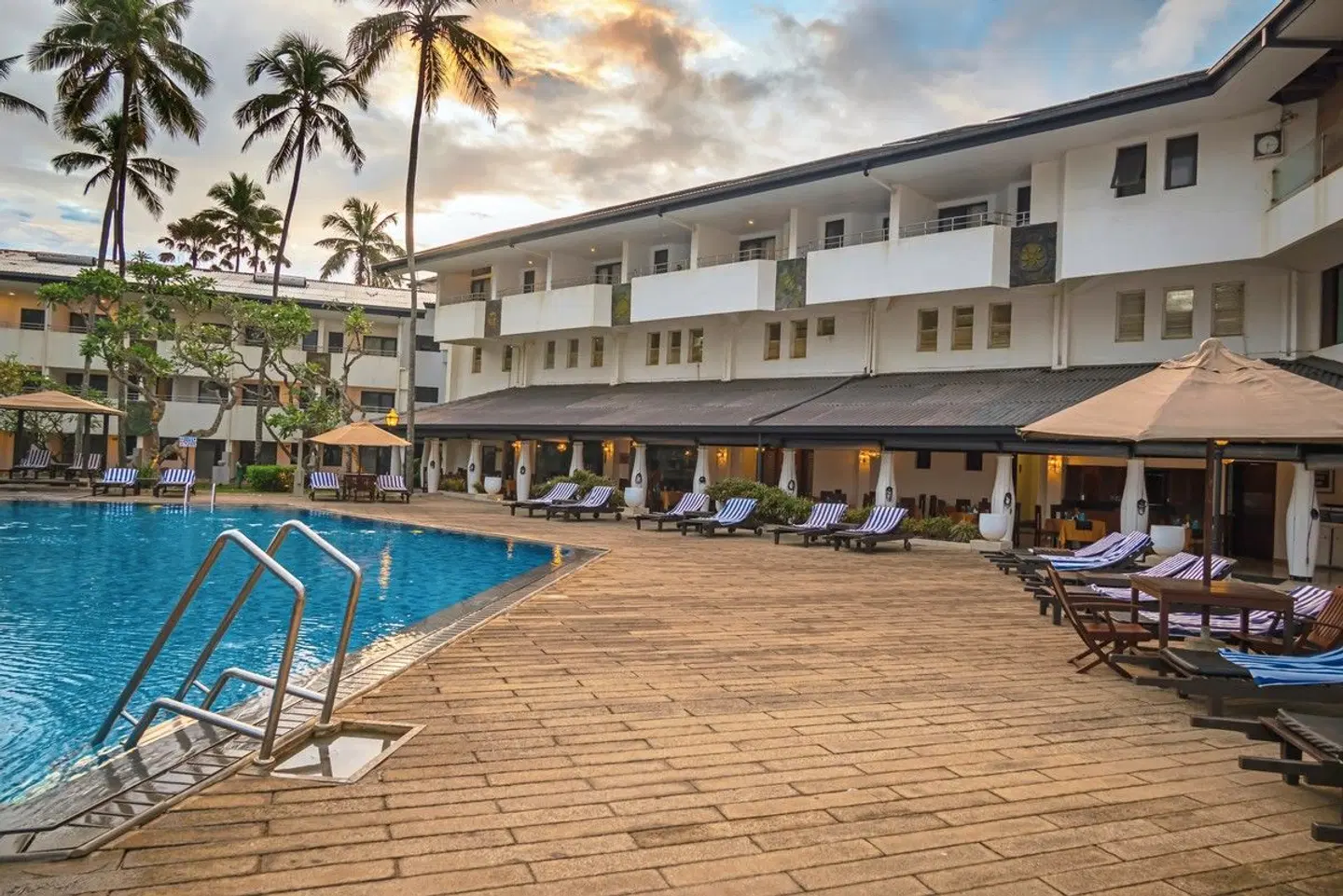 Tangerine Beach Hotel OUTDOOR_POOL
