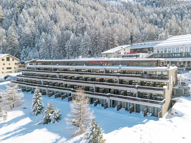 Nira Alpina OUTDOOR_POOL
