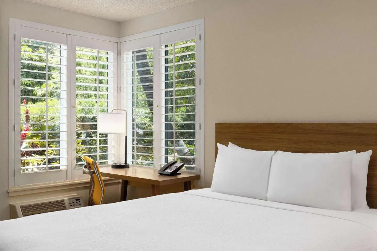 Days Inn by Wyndham Maui Oceanfront ROOM_EXAMPLE