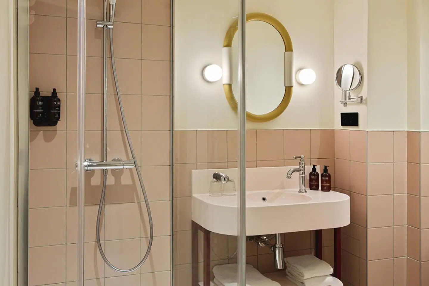 Hôtel Mercedes Arc de Triomphe Badezimmer