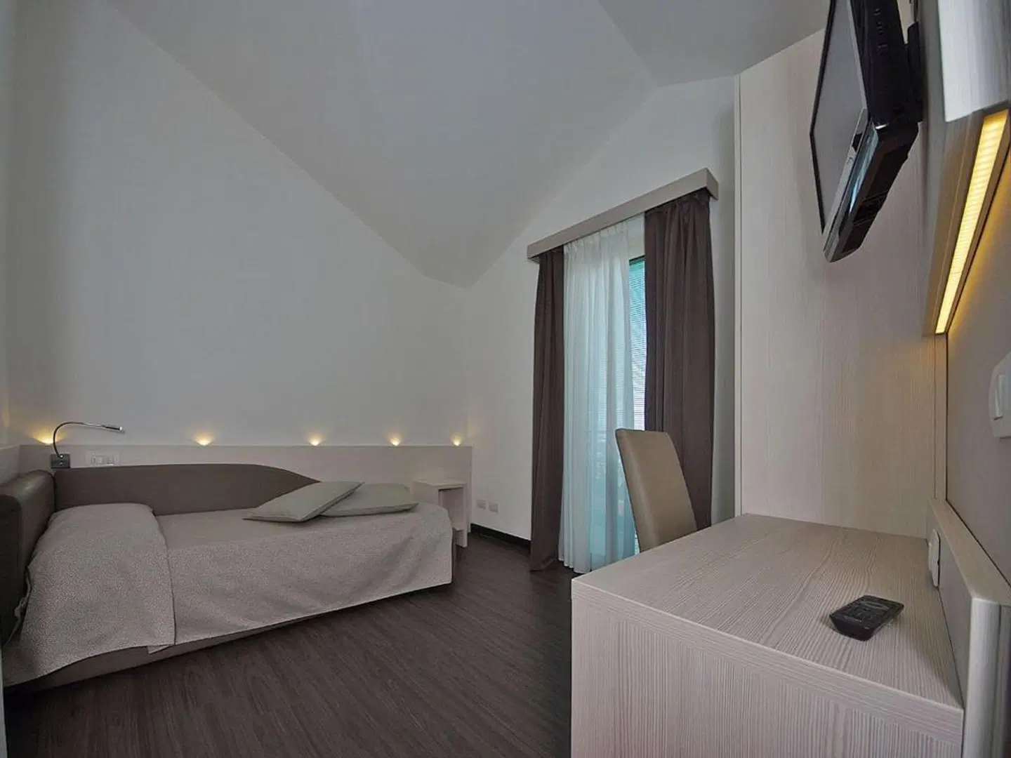 Europa ROOM_EXAMPLE