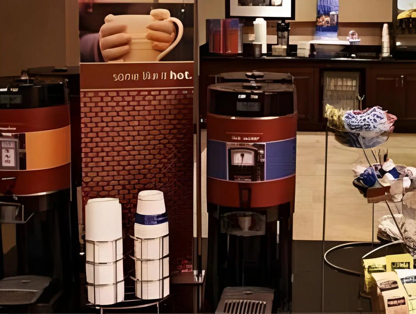 Hampton Inn & Suites Alexandria Bar