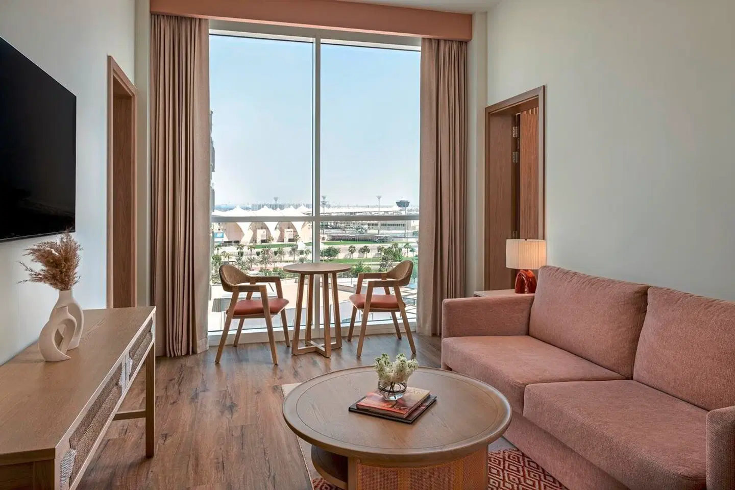 Yas Plaza Circuit ROOM_EXAMPLE