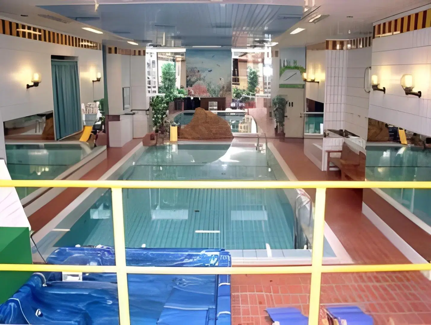 Saccardi Quadrante Europa Hallenbad