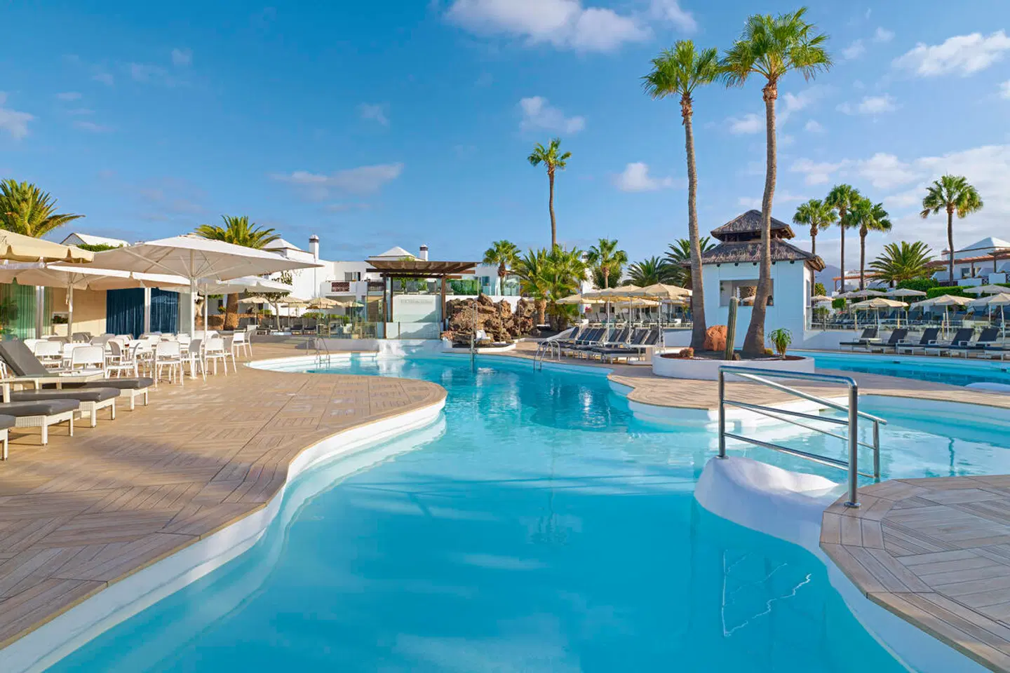 H10 White Suites Boutique OUTDOOR_POOL