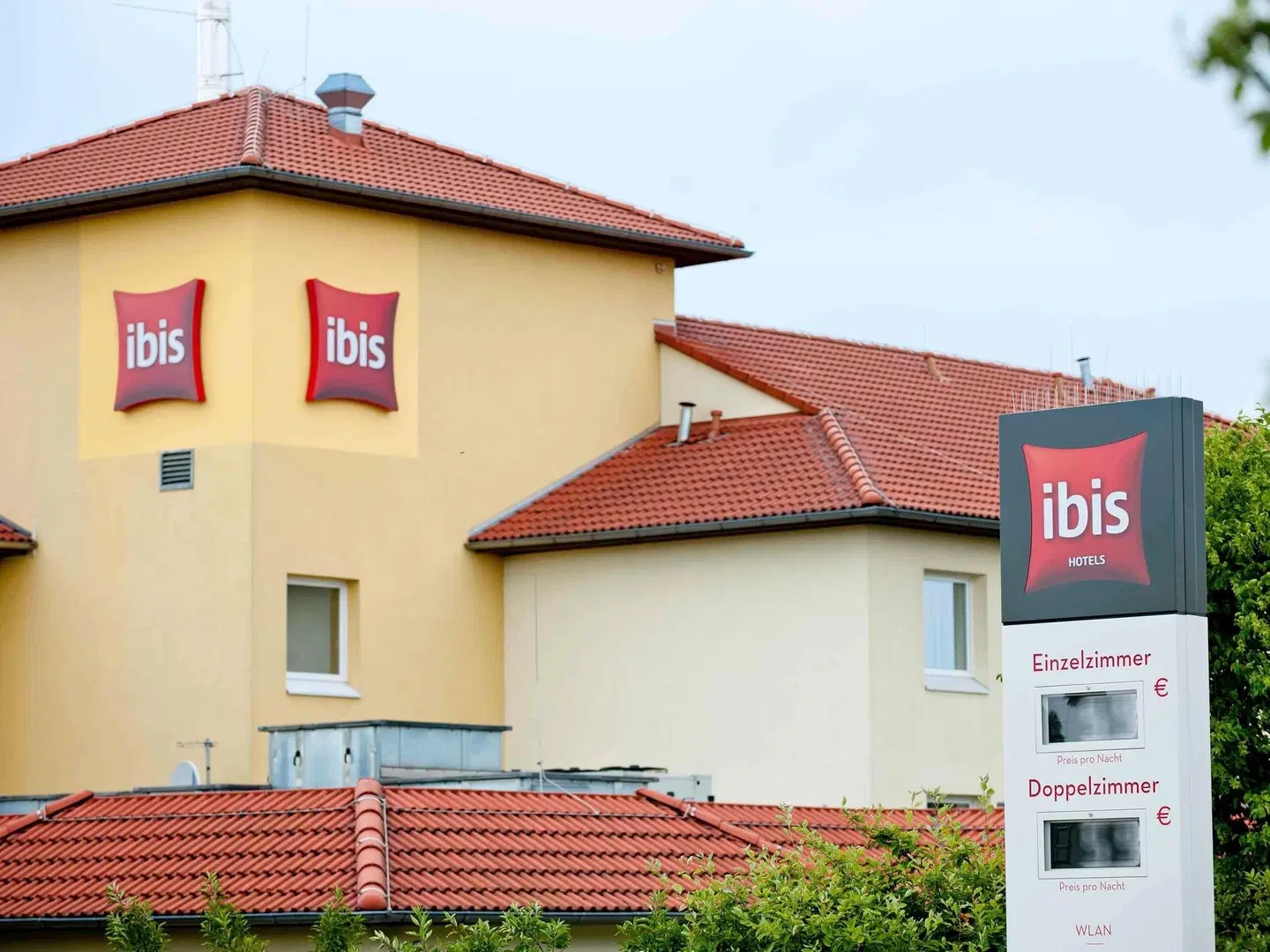 ibis Koeln Airport EXTERIOR