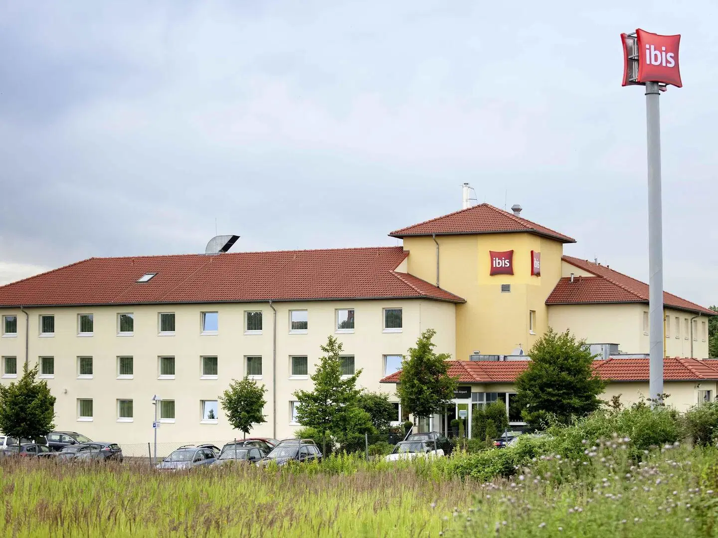 ibis Koeln Airport EXTERIOR