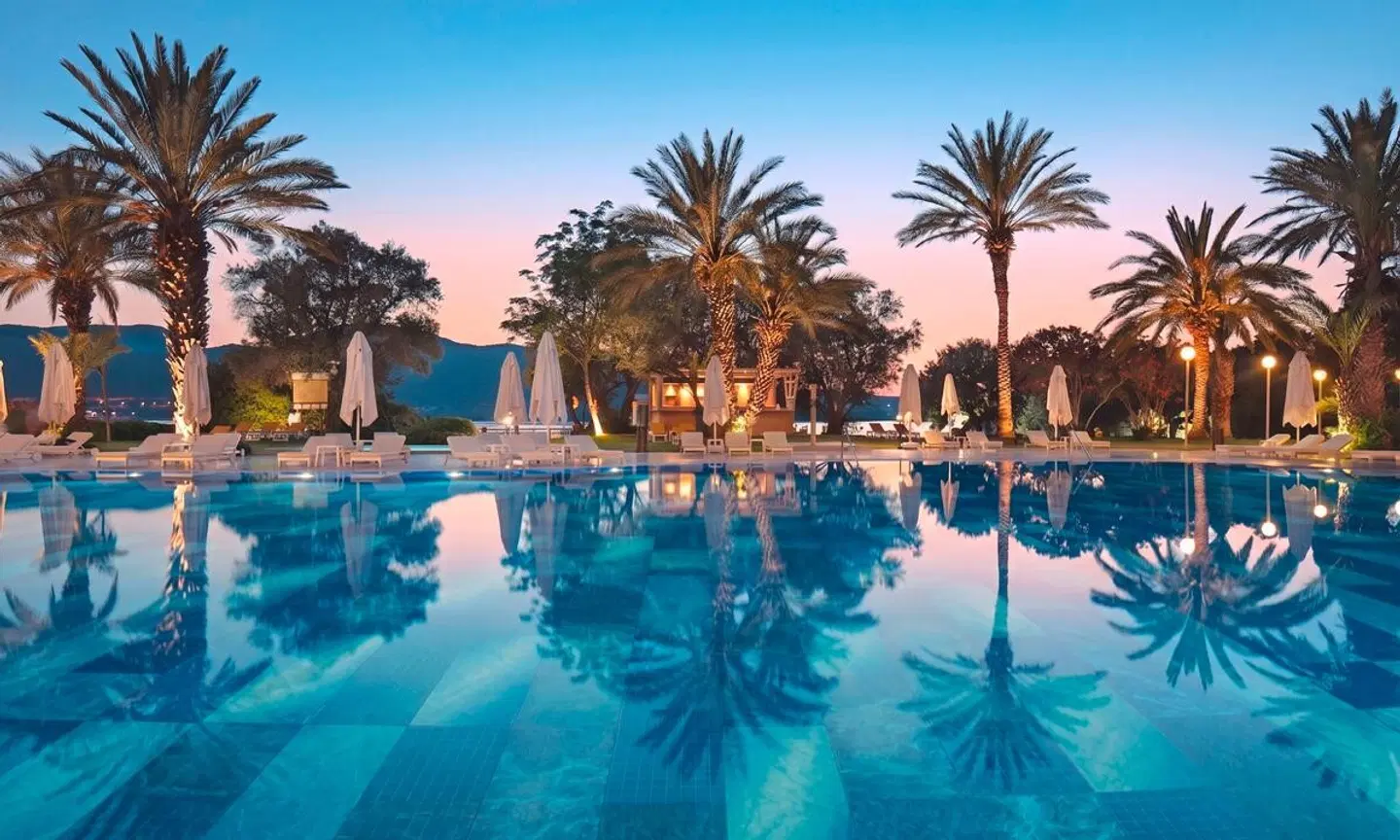 DoubleTree by Hilton Bodrum Isil Club Resort OUTDOOR_POOL