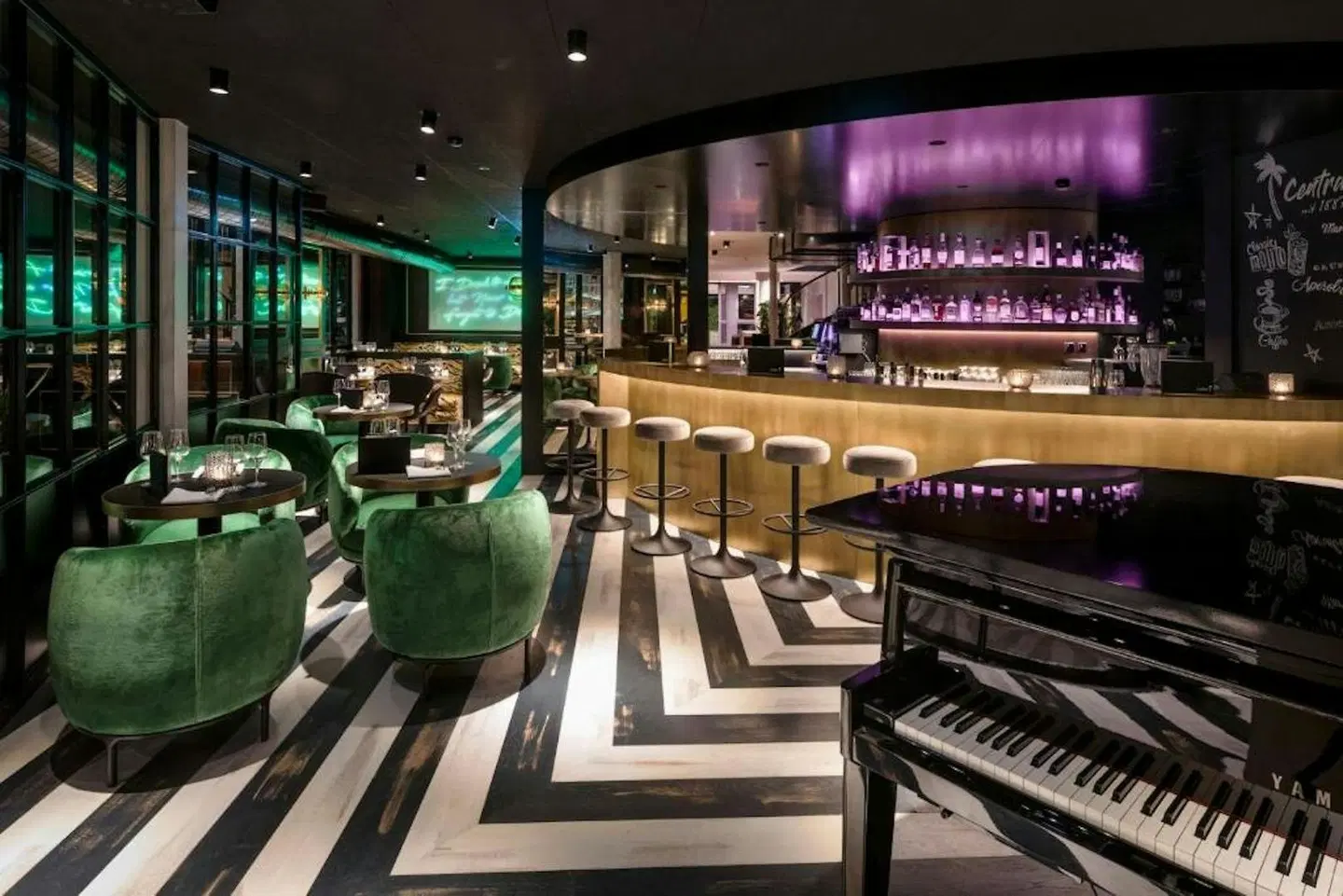 Central Plaza Bar