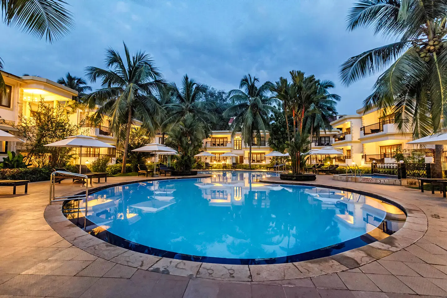 Sonesta Inns OUTDOOR_POOL
