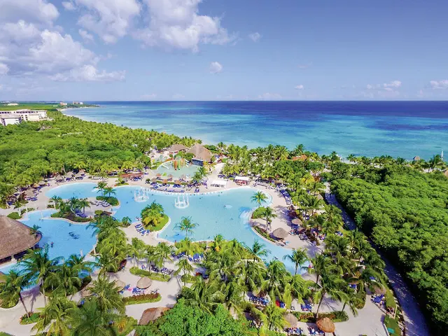 Grand Palladium Colonial Resort & Spa LANDSCAPE