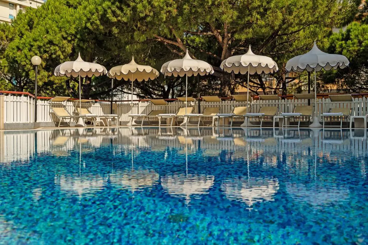 Salus Smart & Chic Hotel OUTDOOR_POOL