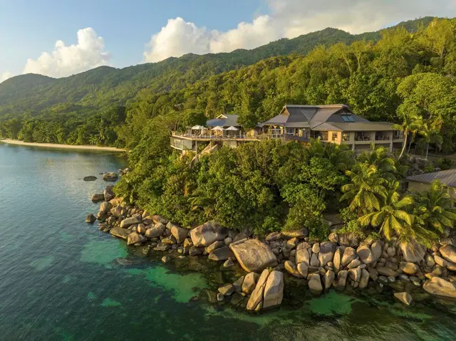 Coco de Mer & Black Parrot Suites LANDSCAPE
