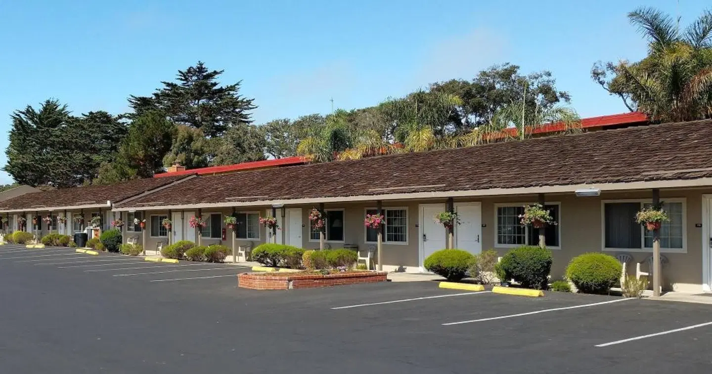 Lone Oak Lodge EXTERIOR