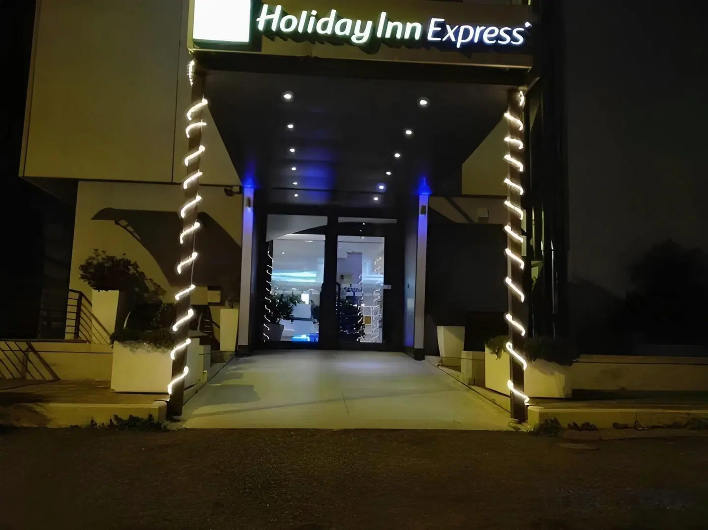 GP Hotel EXTERIOR