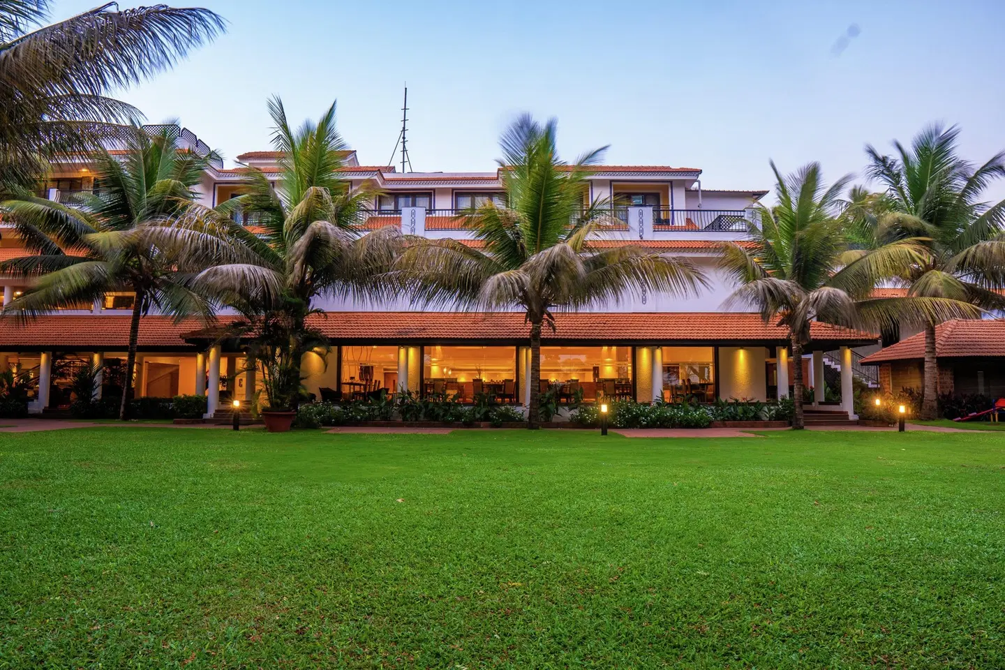 DoubleTree by Hilton Hotel Goa - Arpora - Baga EXTERIOR