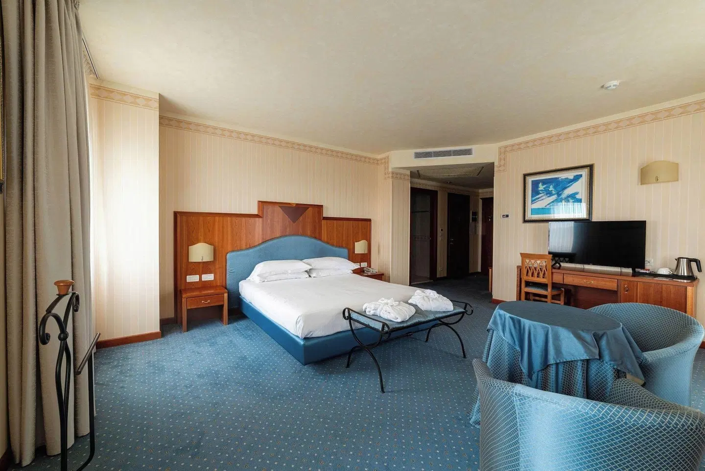 PHI Hotel Astoria ROOM_EXAMPLE