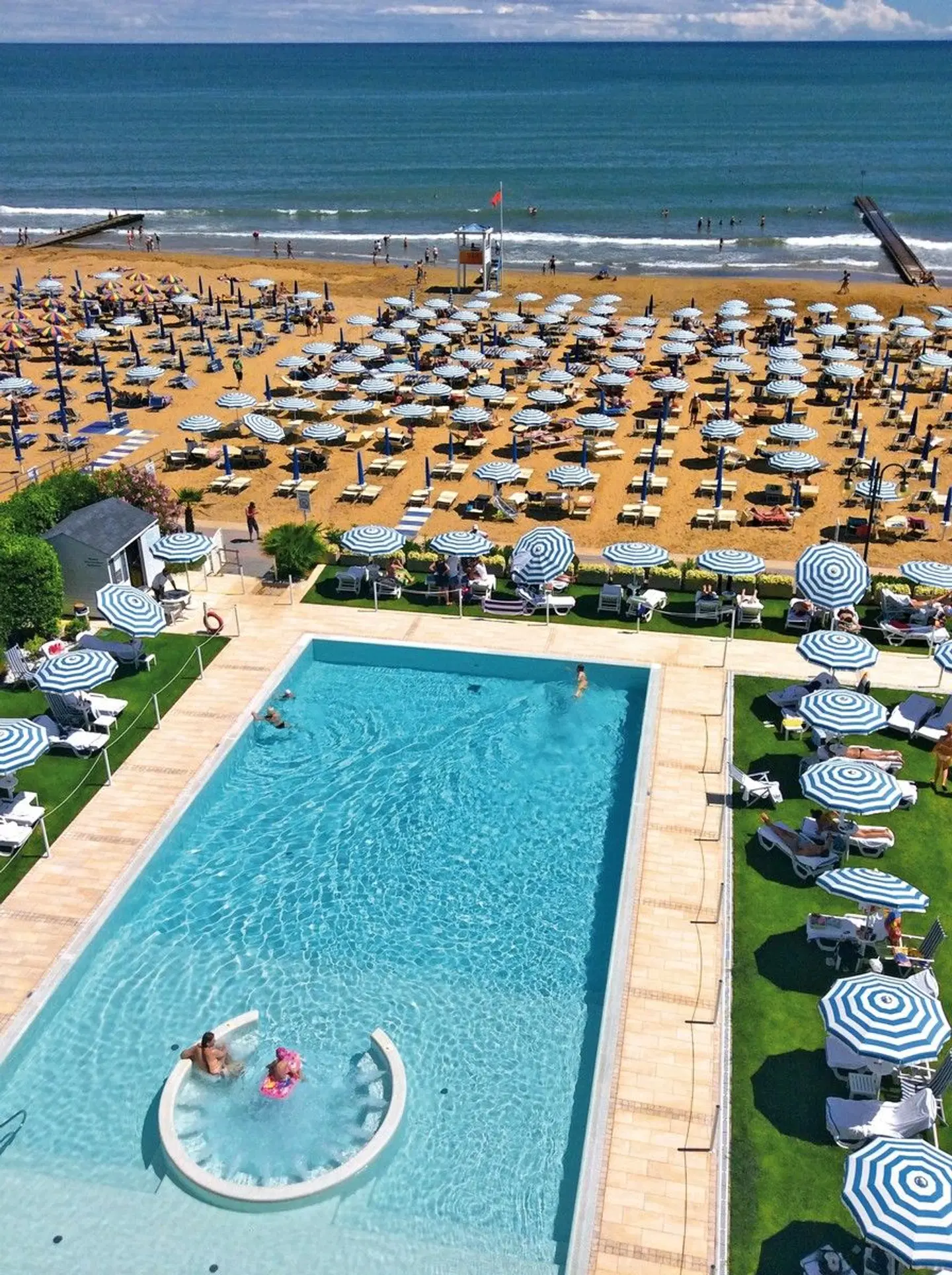 Le Soleil OUTDOOR_POOL