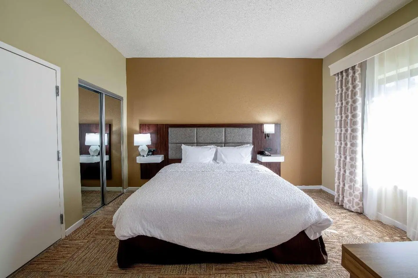 Hampton Inn & Suites Lafayette ROOM_EXAMPLE