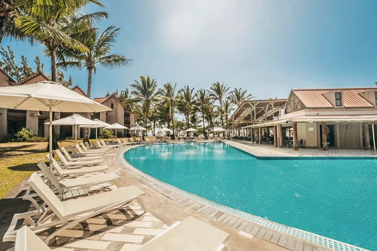 Crystals Beach Resort Belle Mare OUTDOOR_POOL