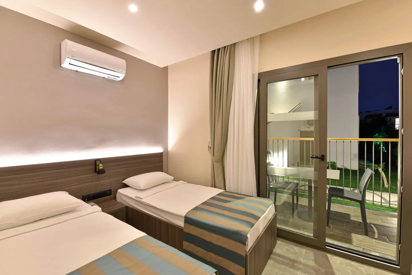 Parkim Ayaz ROOM_EXAMPLE