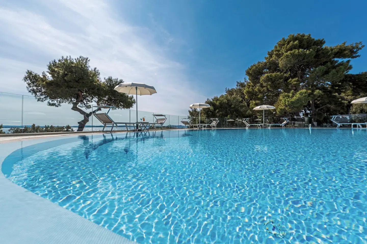 Pinija OUTDOOR_POOL